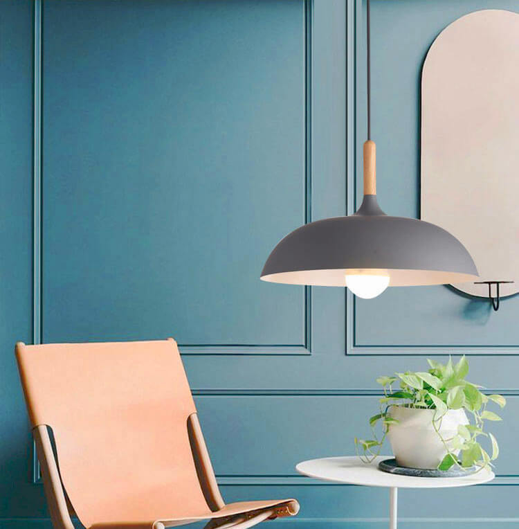 Kleurrijke Metalen Hanglamp met Houten Accent