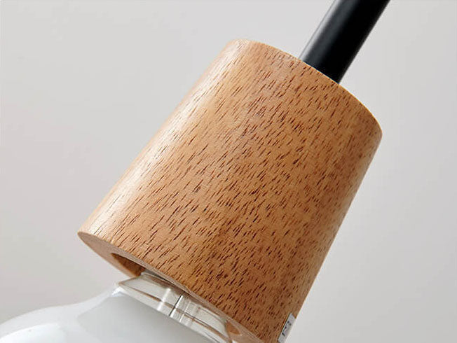Moderne Glazen Hanglamp Met Houten Accenten