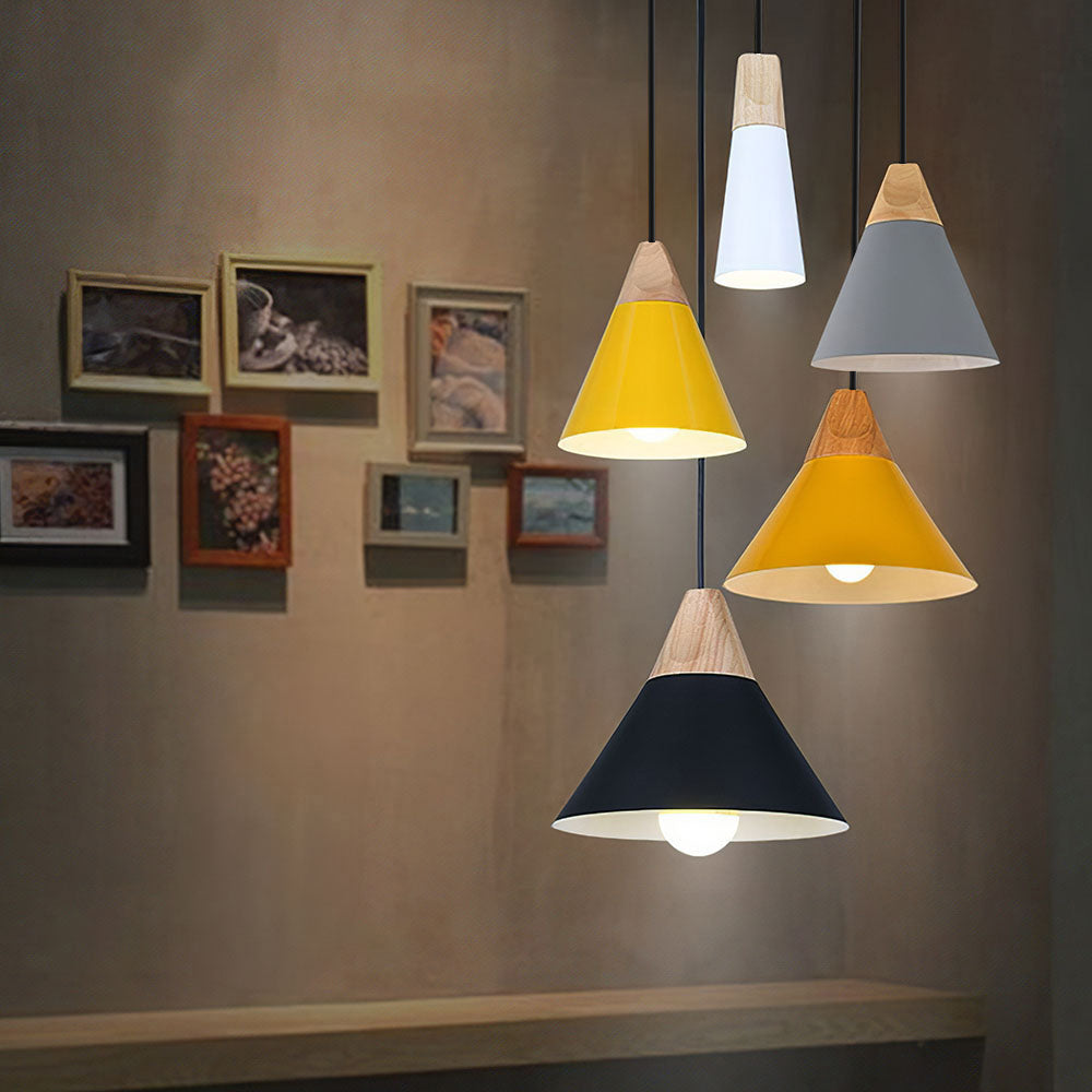 Scandinavische hanglamp van hout en aluminium